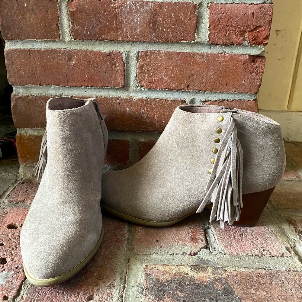 Vionic fringe booties size 10 US